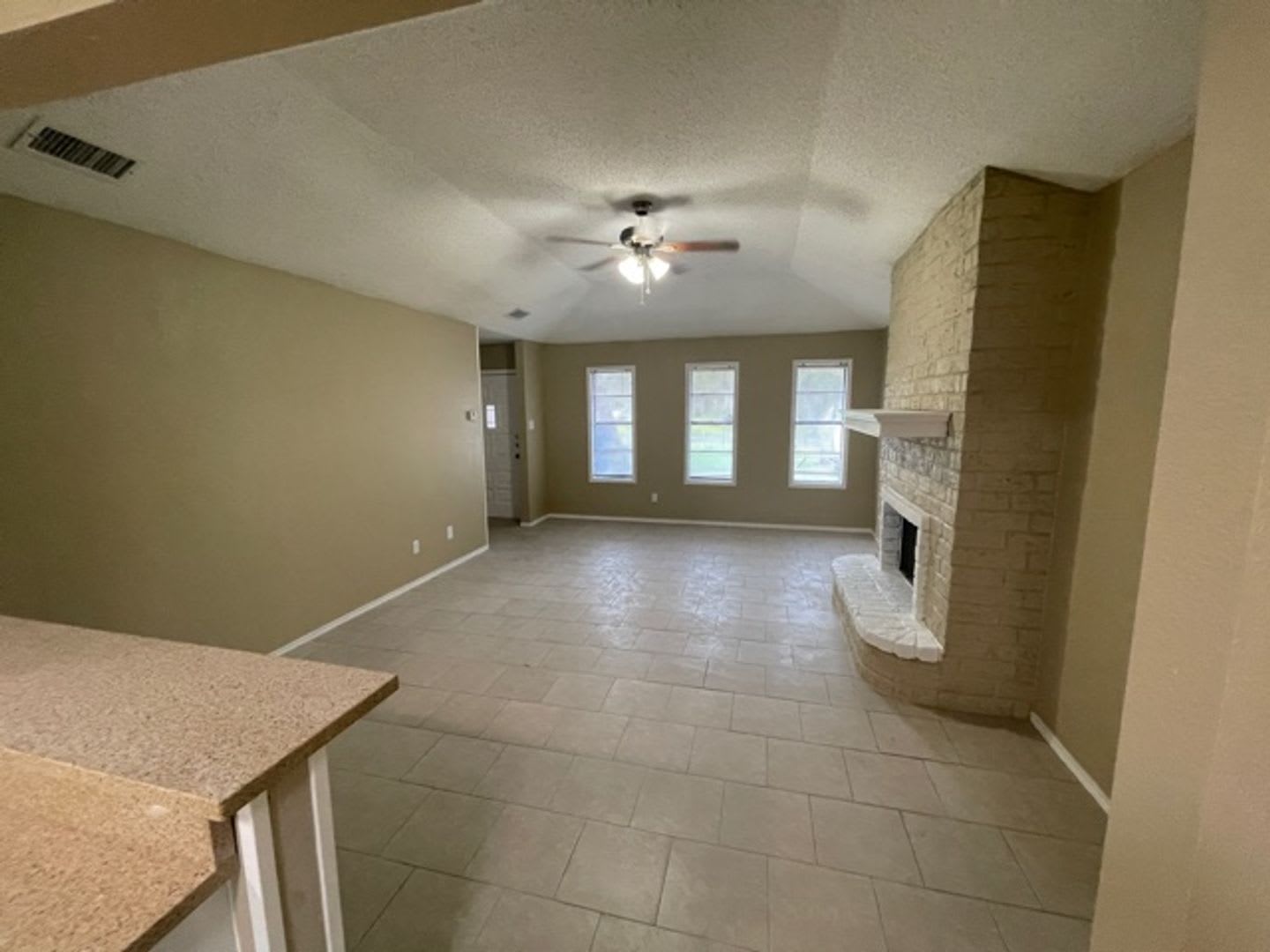 3 Bedroom 2 Bathrooms – photo 4