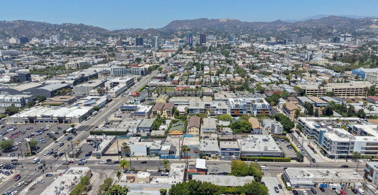 5754 Melrose Ave – photo 2