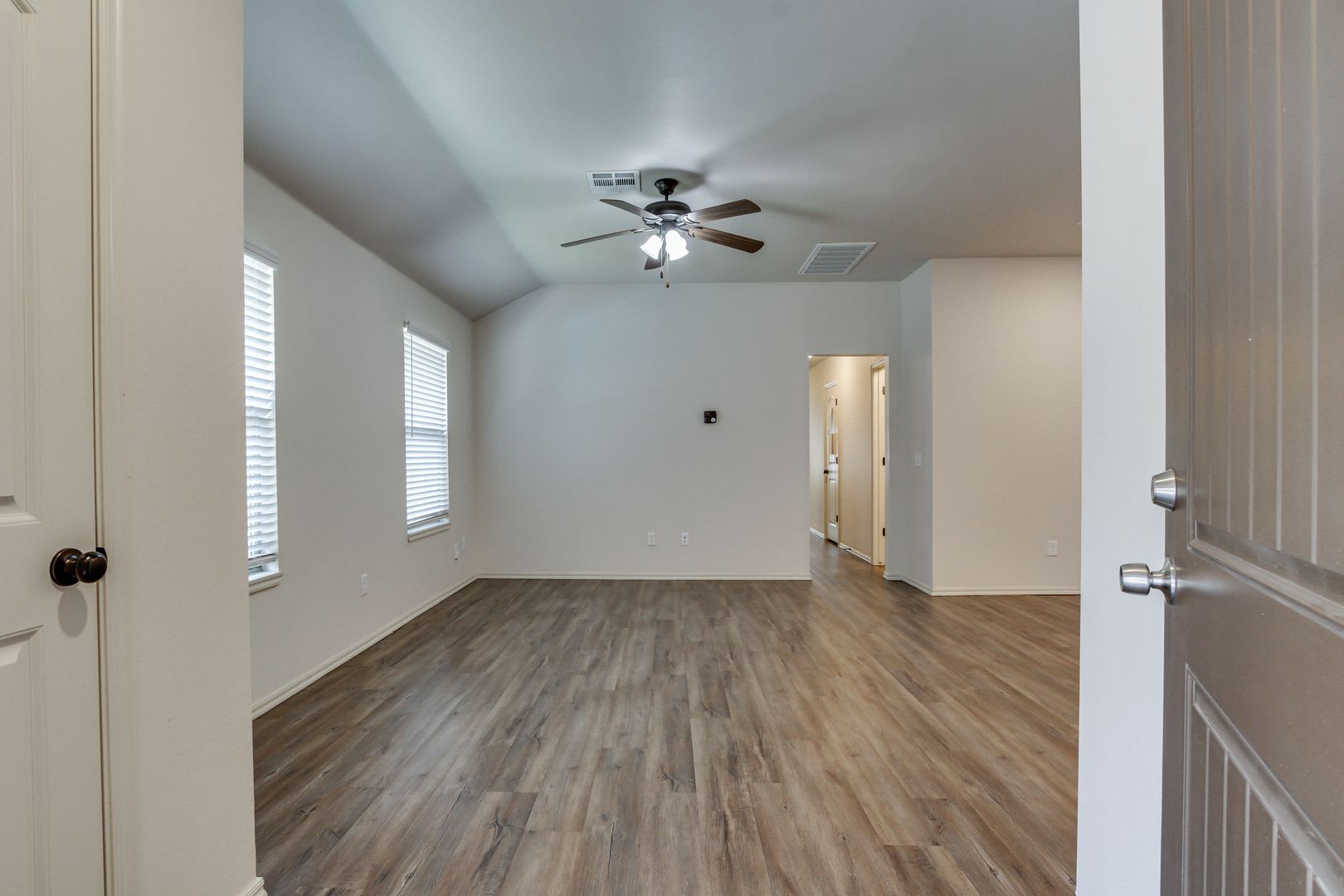 3 Bedroom 2 Bath 2 Car Garage Edmond Schools – photo 5