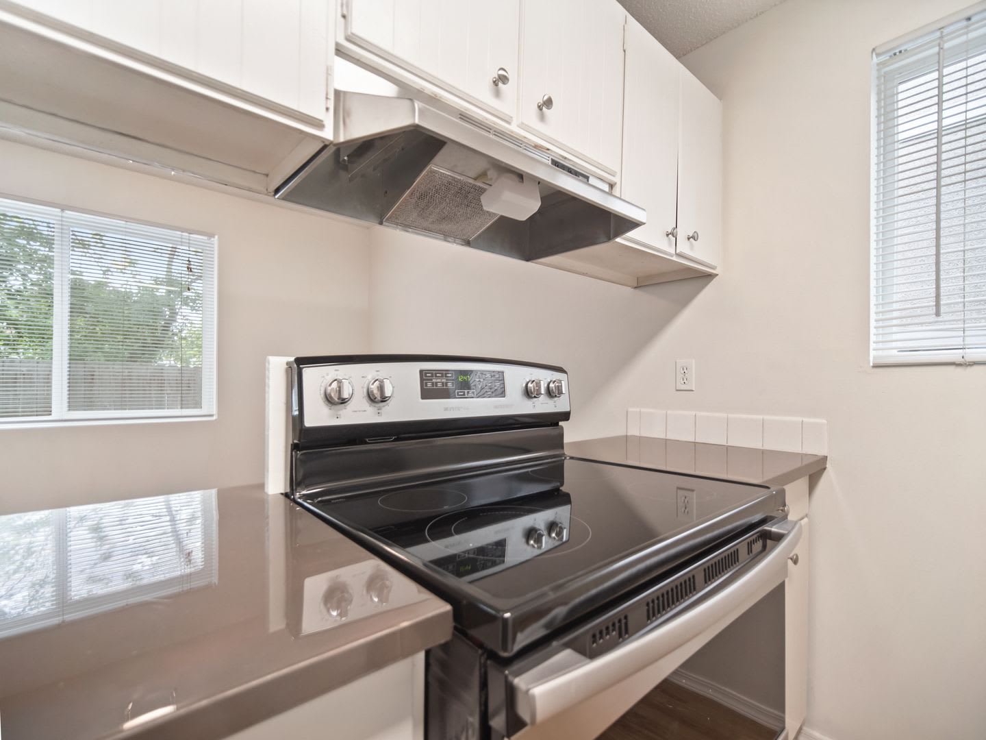 RENOVATED 1BD/1BA MILLWOOD APARTMENT – photo 3