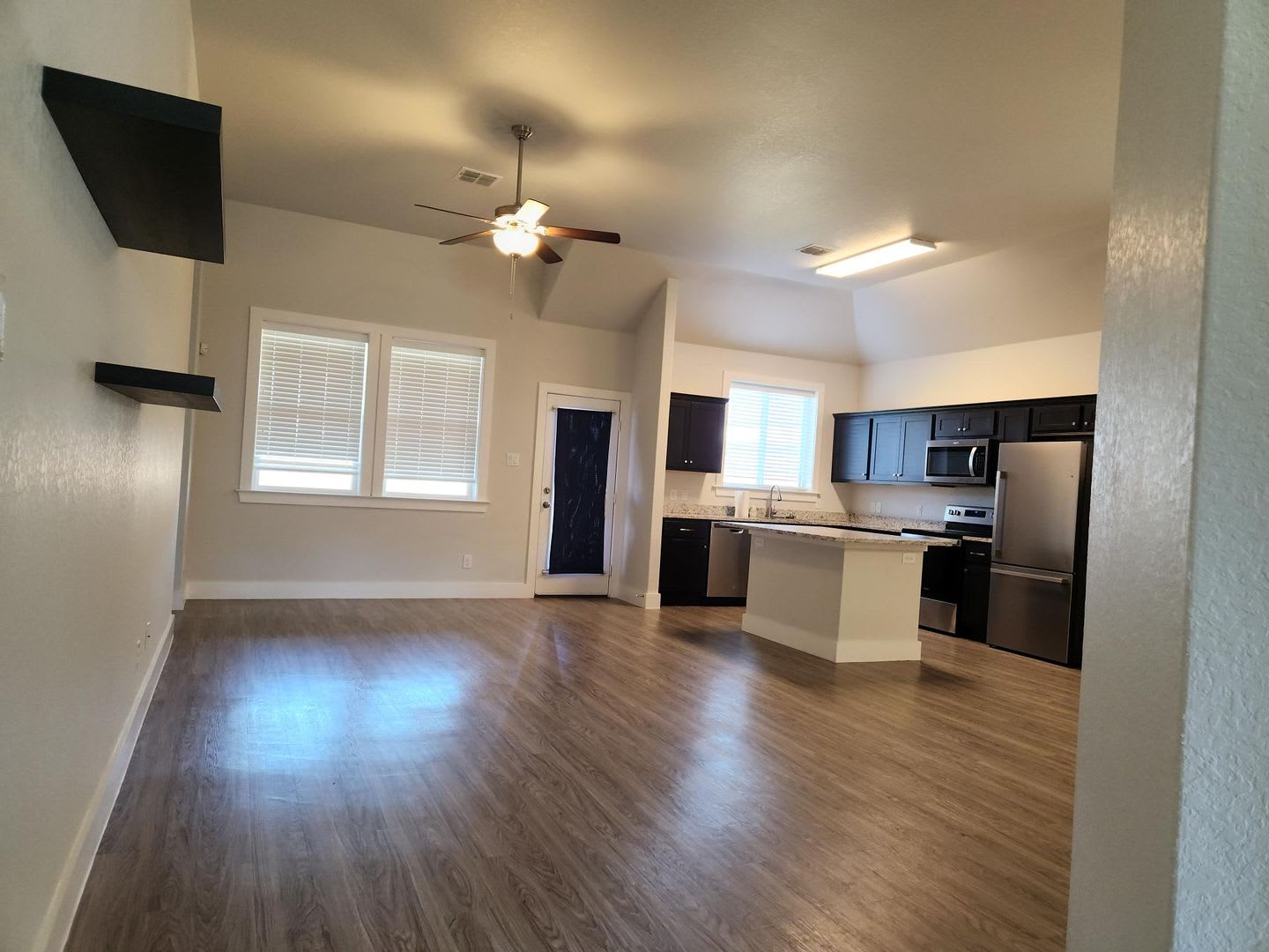 Spacious Home – photo 2