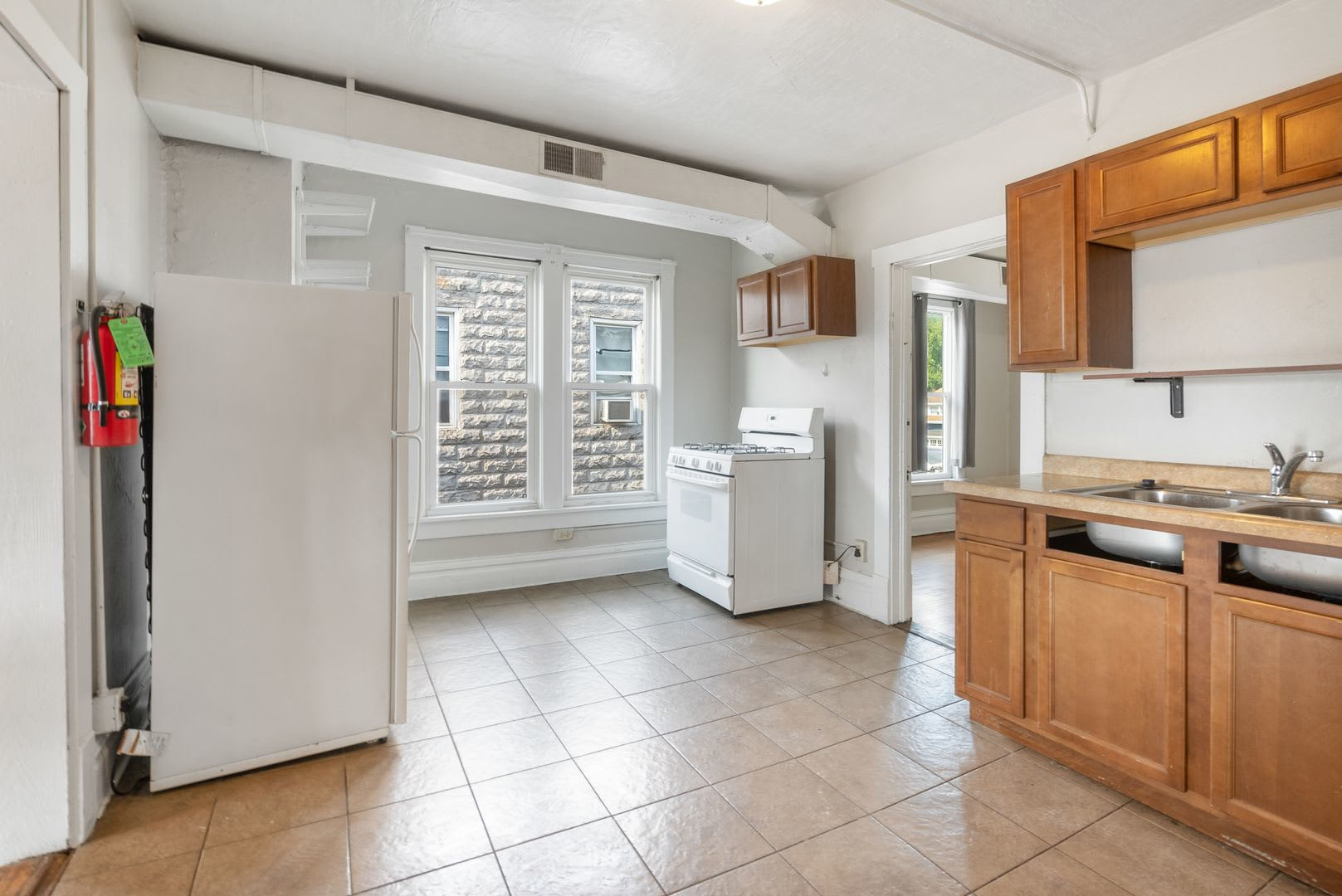2020 College St – photo 3