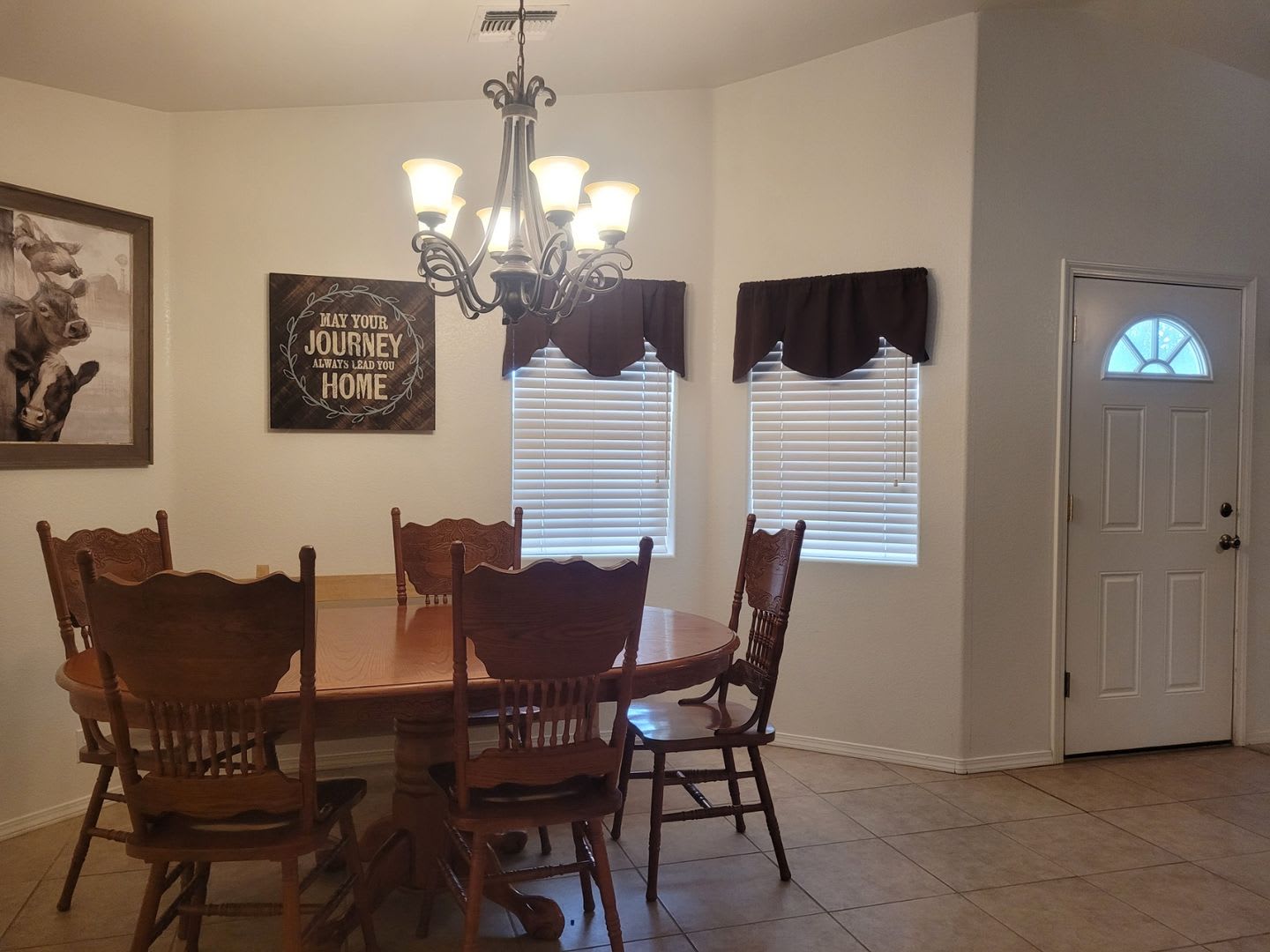 Charming 3-Bedroom Home with Spacious Yard in Rio Lomas – photo 3
