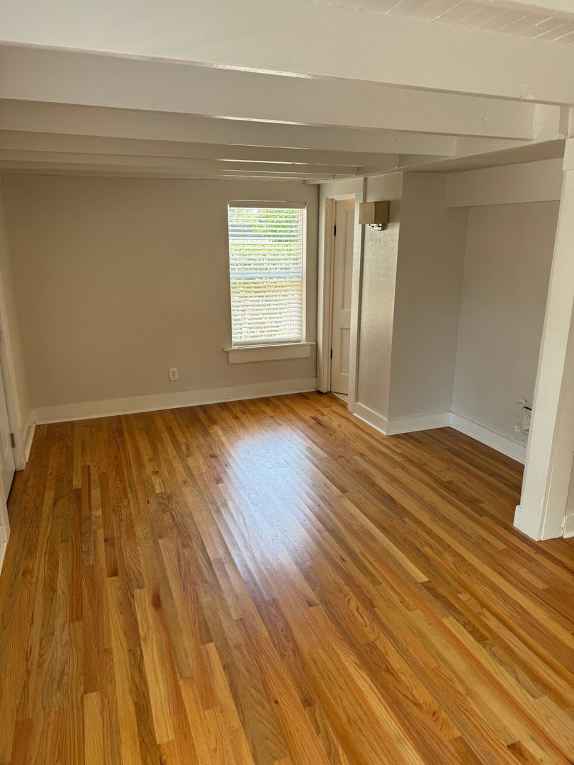 Beautiful One Bed, Two Bath With Old Tallahassee Charm – photo 3