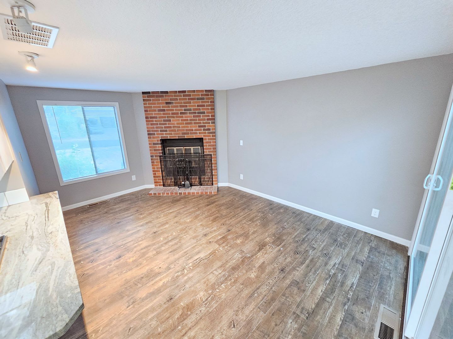 Lovely 3 Bedroom 2 Bath House With 2 Car Garage – photo 4