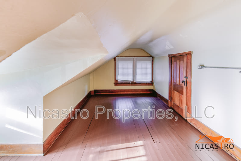 2097 Summit Street – photo 5