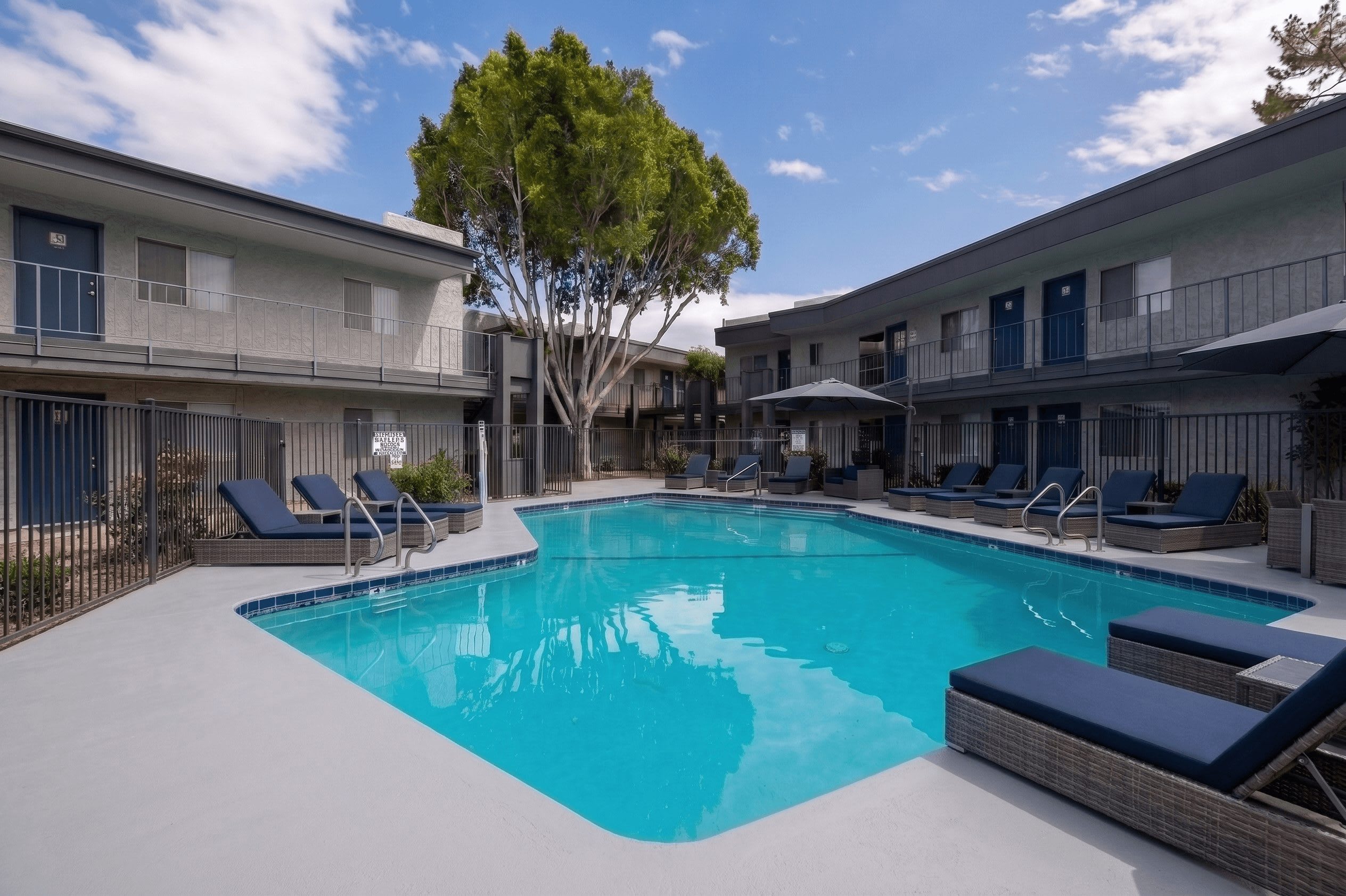 Camelback Cove Apartments – photo 1