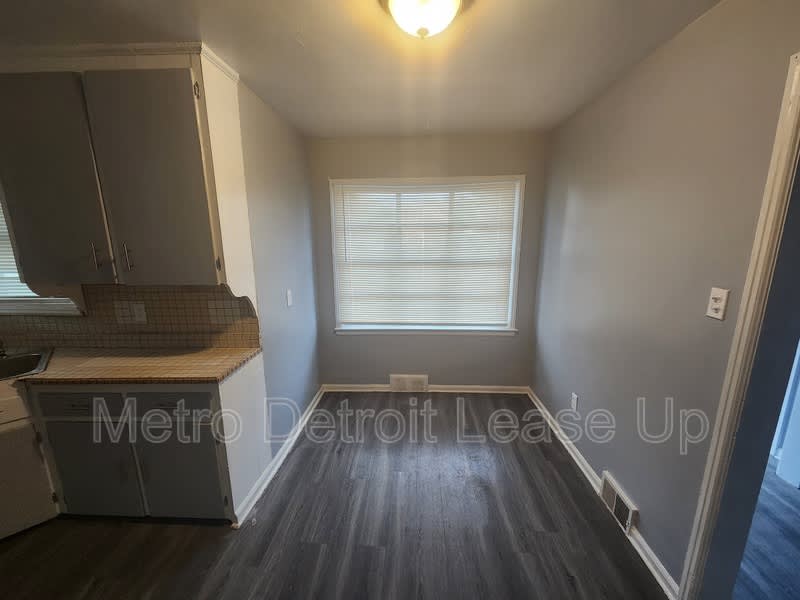 20025 Hubbell Avenue – photo 3
