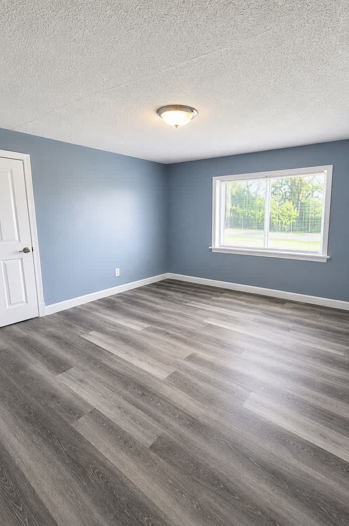 Half Off Security Deposit Fully Renovated 3Br Home With Huge Yard Off Street Parking Section 8 Welcome – photo 5
