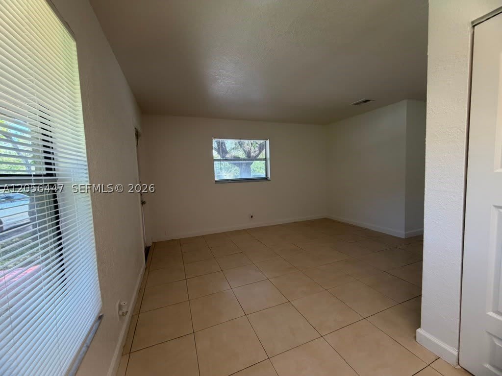 919 NW 2nd Ave – photo 3
