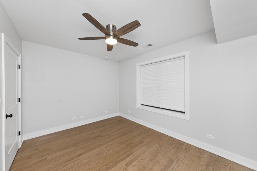 1908 West Winnemac Ave – photo 3
