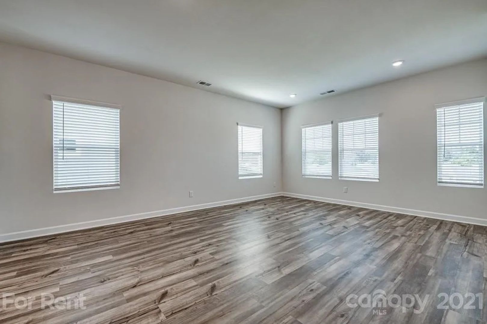 Room in 4 Bedroom Home at Tears Ln – photo 2