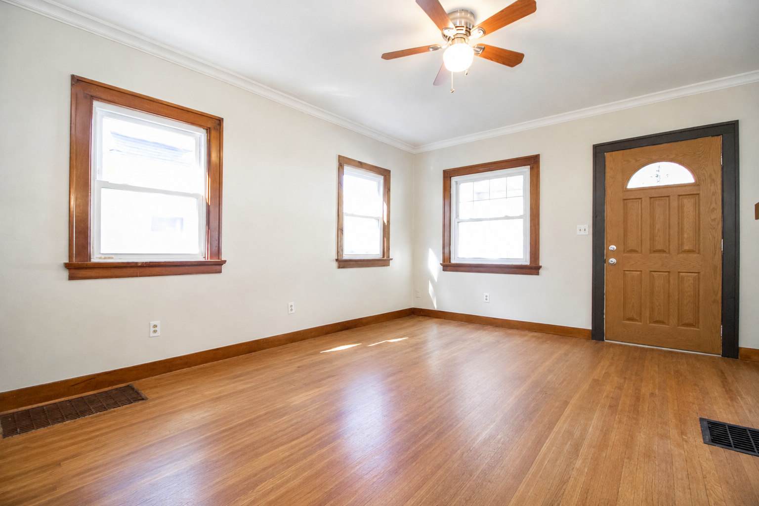 1467 Crestwood Rd – photo 3
