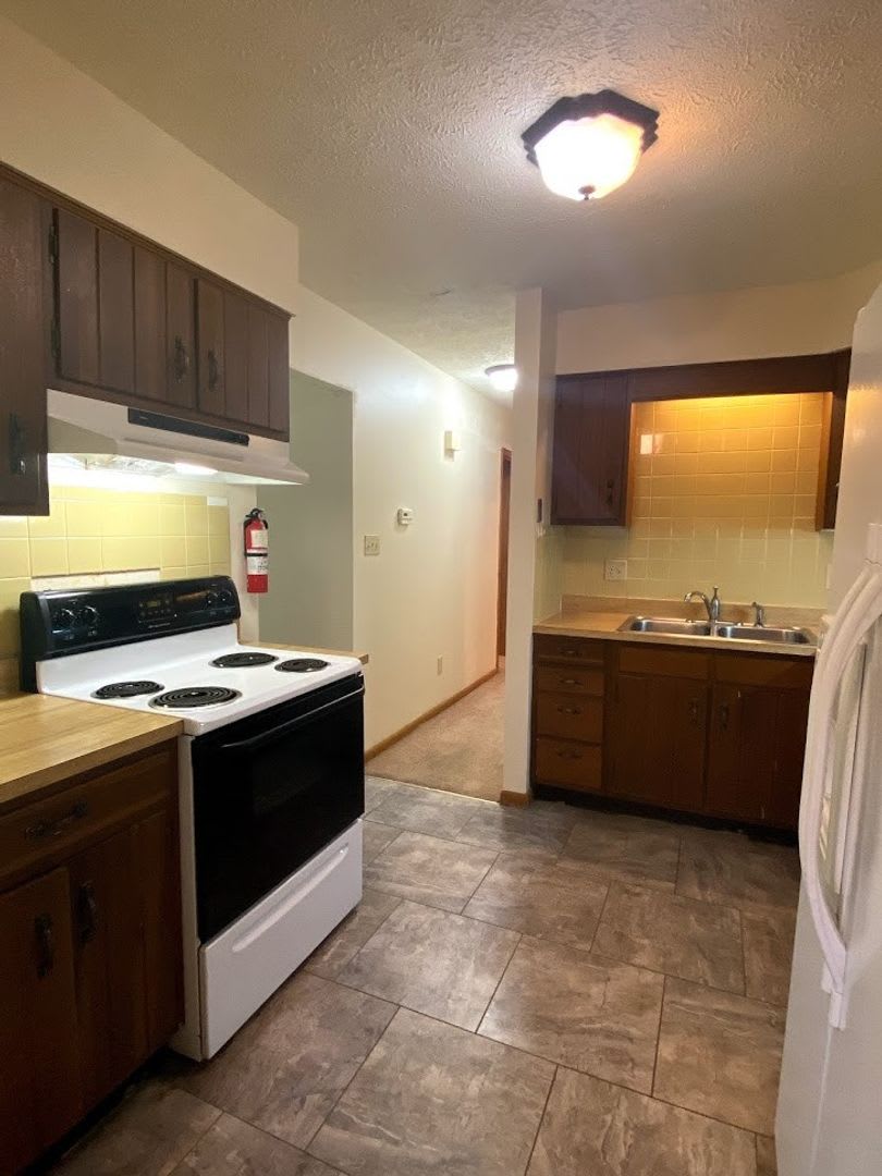 ***AUGUST 2027*** Lower Level 2 bedroom, 2 bath home with large yard (Great for large group!) – photo 5