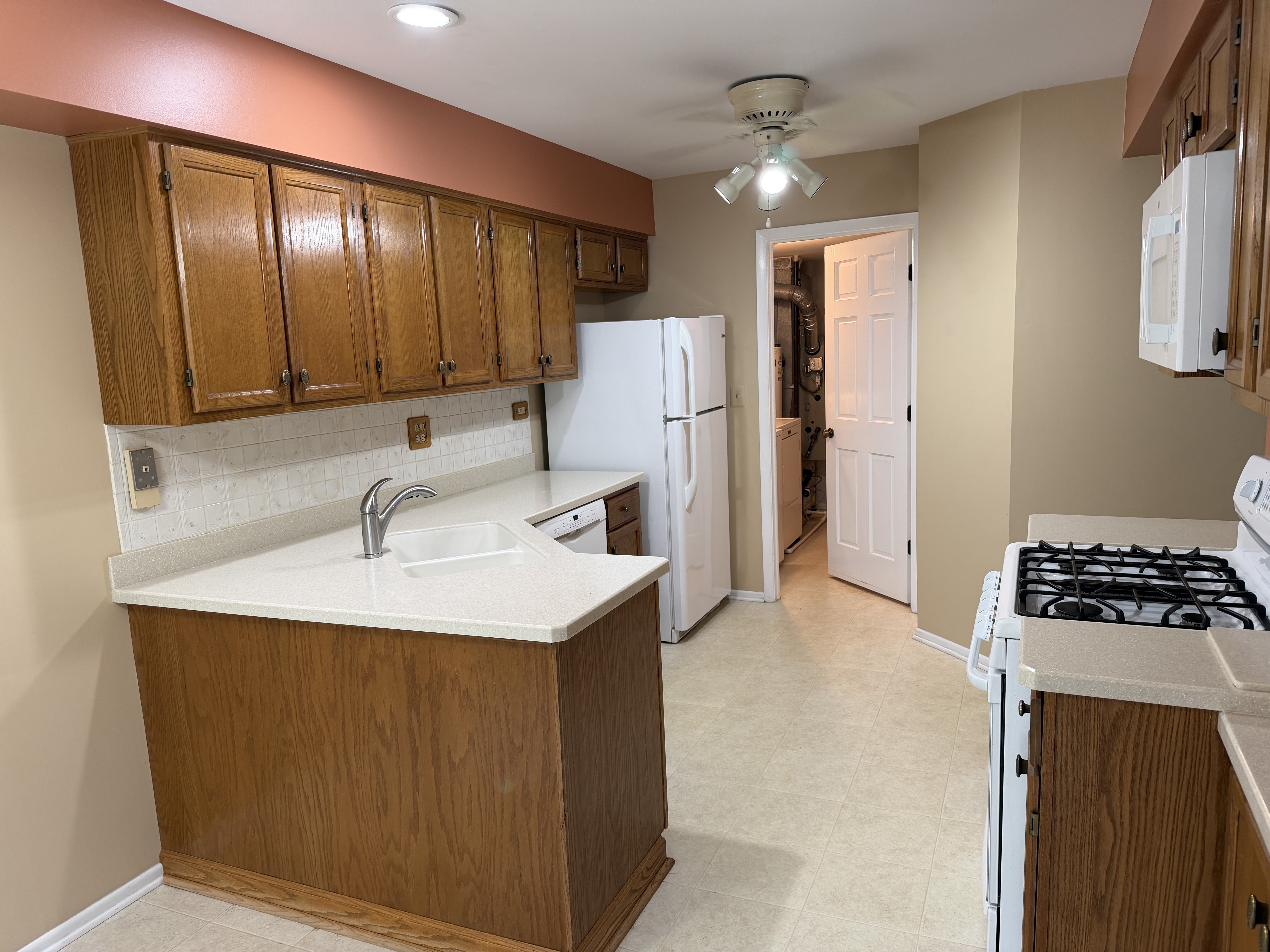 2106 Glasgow Ct – photo 5