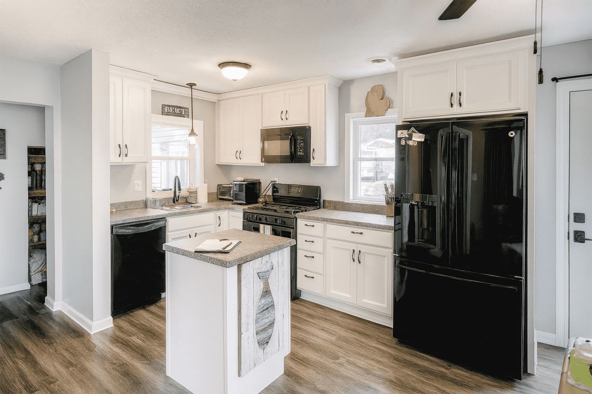 1136 Lakeshore Dr – photo 3