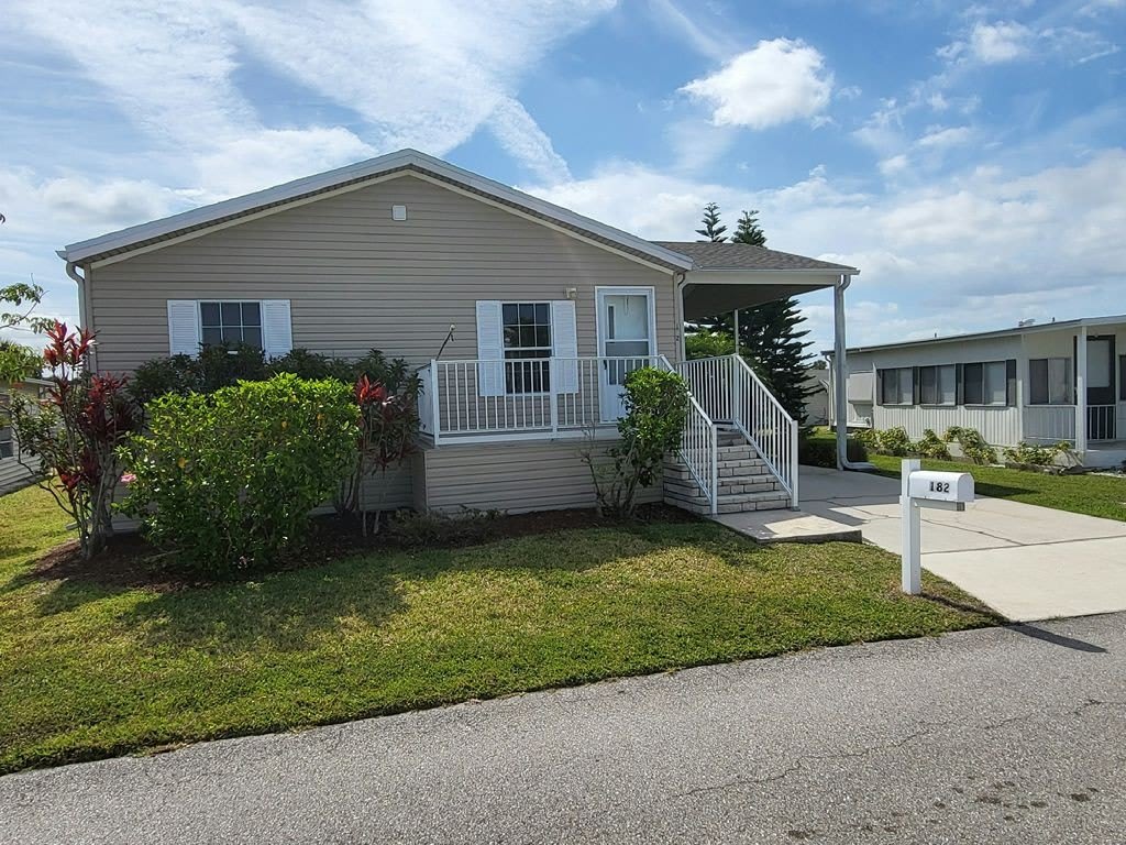 182 Oleander Street – photo 2