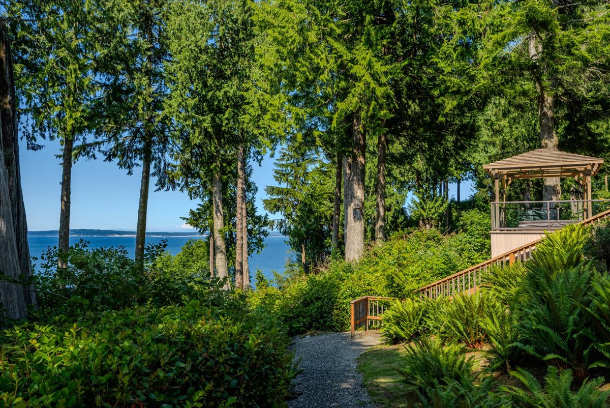 1385 E Ludlow Ridge Rd – photo 3