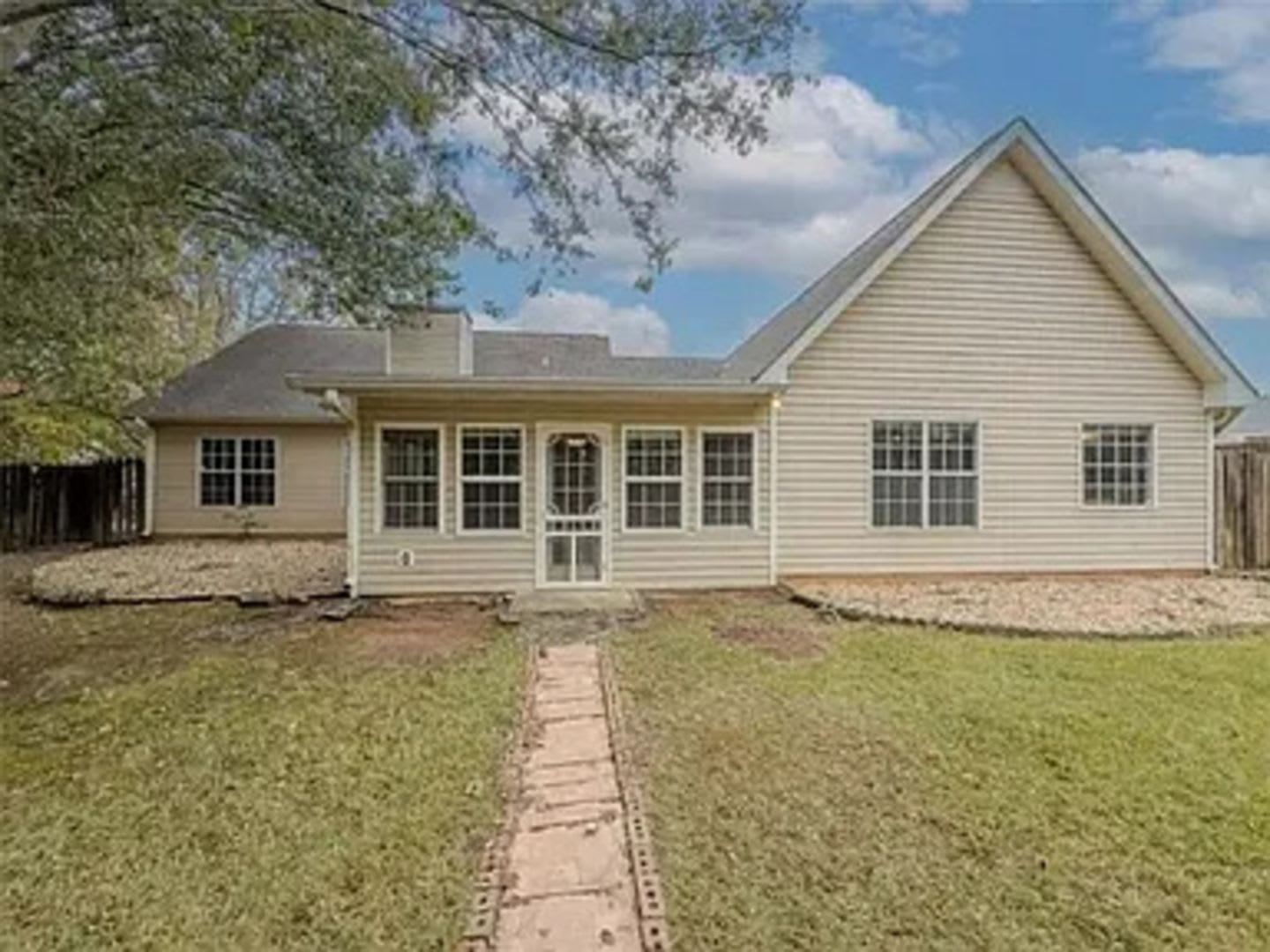 Charming 4BR House in Covington – photo 4
