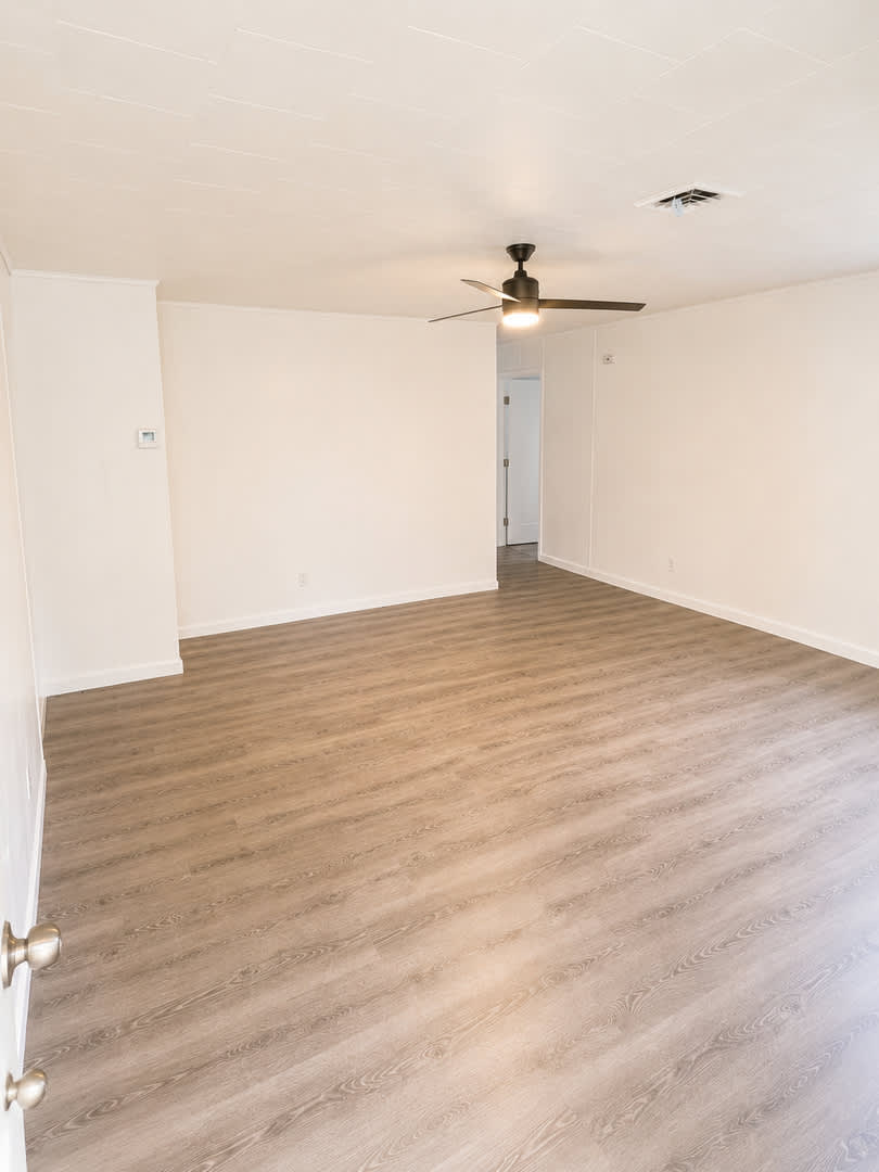 For Lease – photo 5