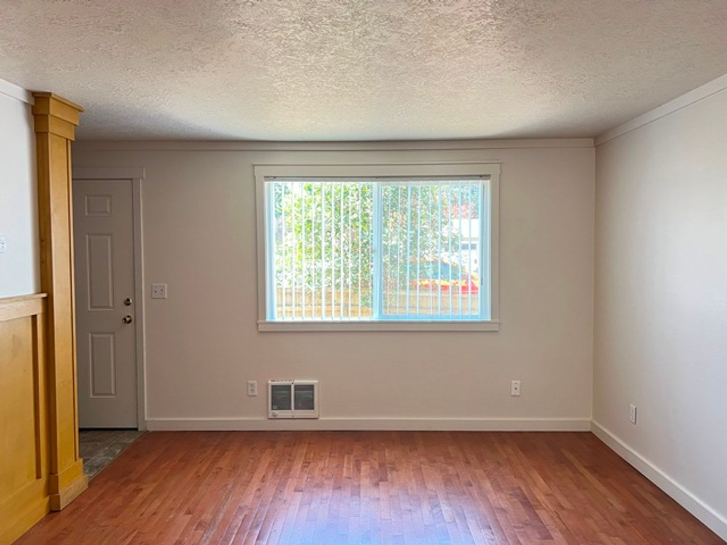 2Bd 1 5Ba Two Story Townhouse Available To View – photo 2