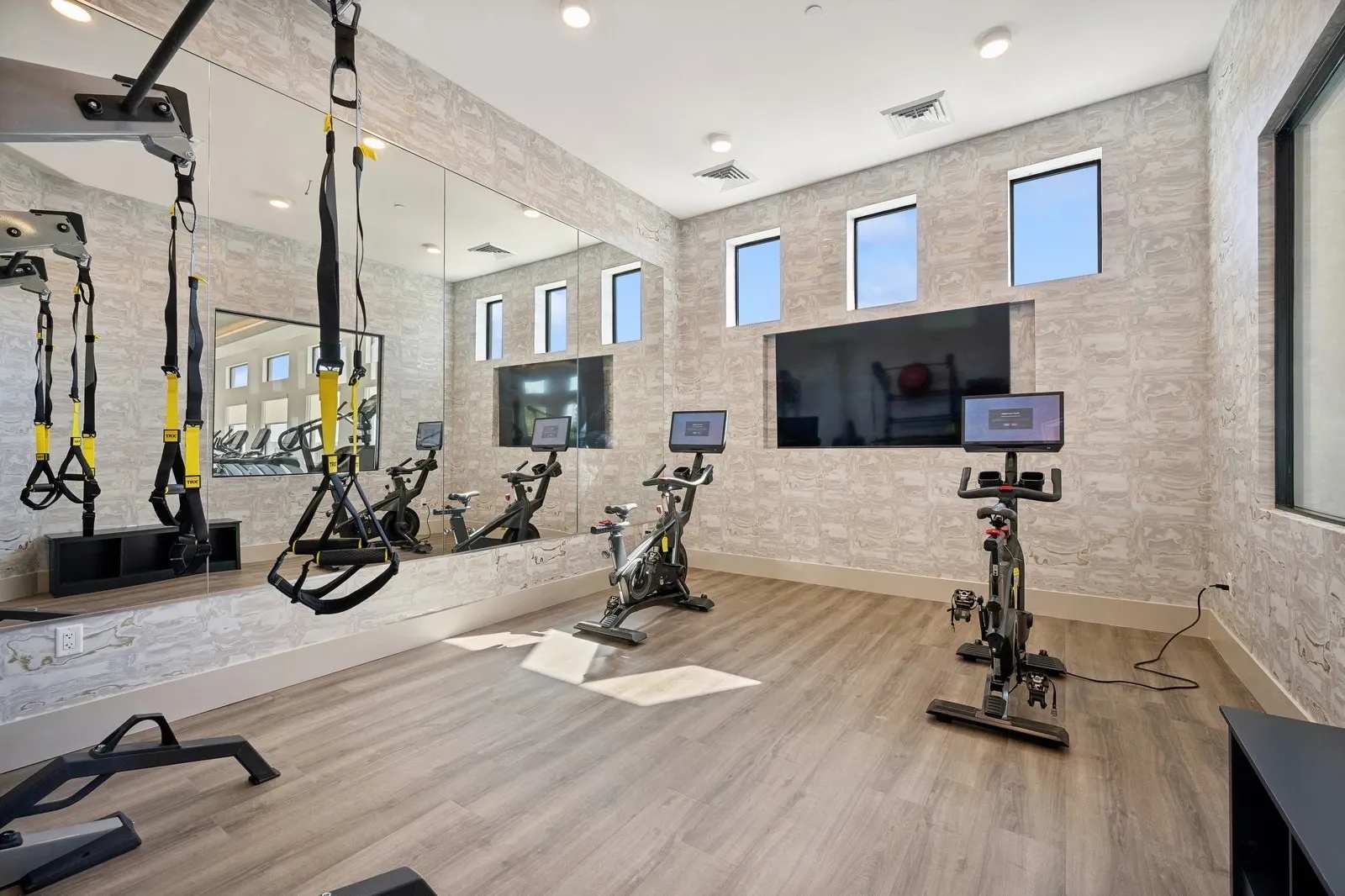 Longbow Luxury Apartments – photo 2