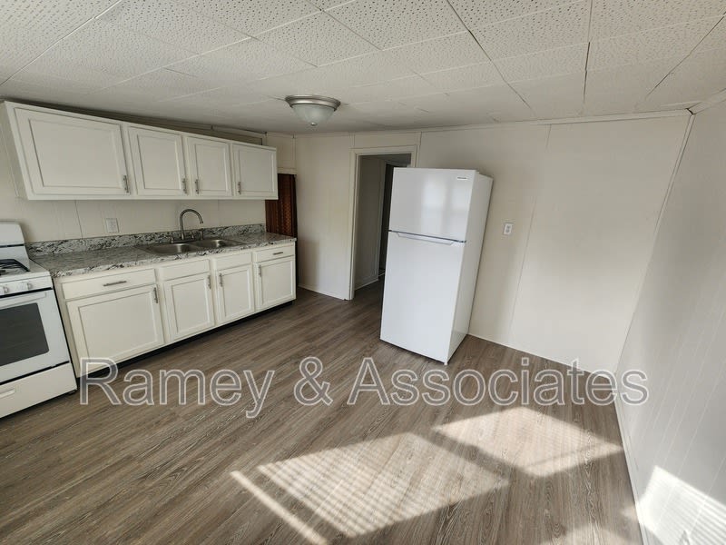 1122 Larchmont Ave – photo 3