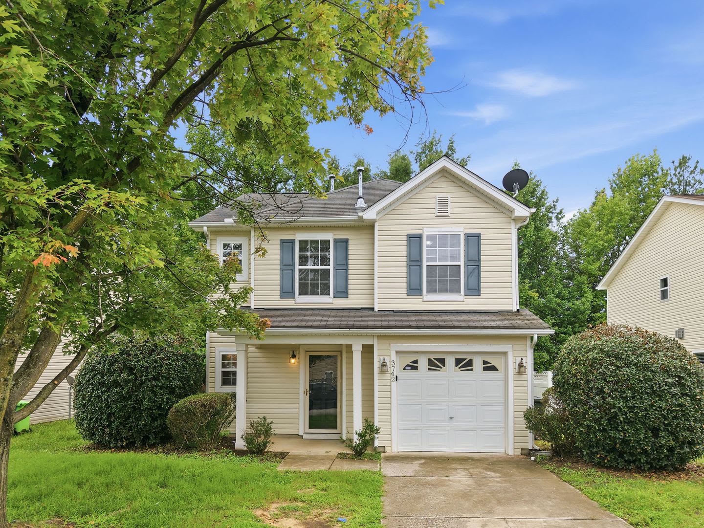Charming 3-Bedroom Home with Spacious Backyard & Garage in Raleigh – photo 1