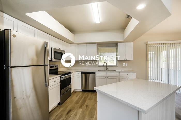 1154 Northwest 27th Avenue – photo 4