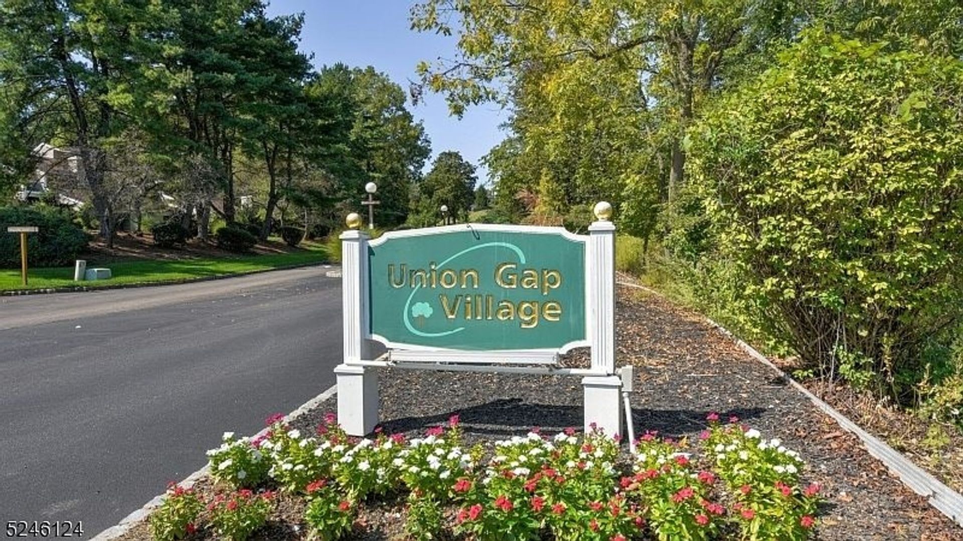 Charming 1BR Condo in Clinton – photo 2