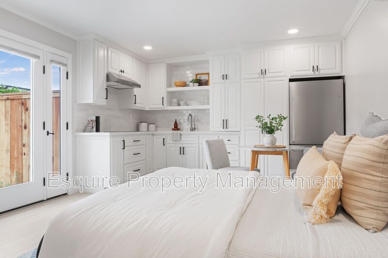 280 E. LOOP DR. – photo 3