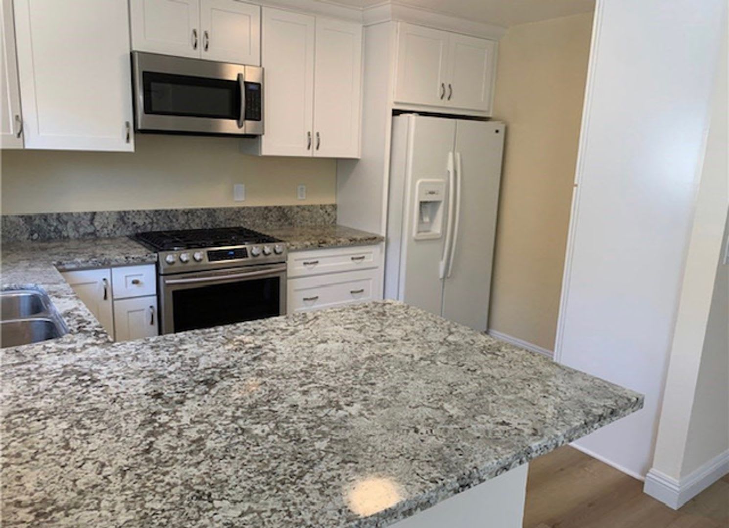 Costa Mesa 3 Bedroom 2 Bath Townhouse with 2 car garage – photo 5