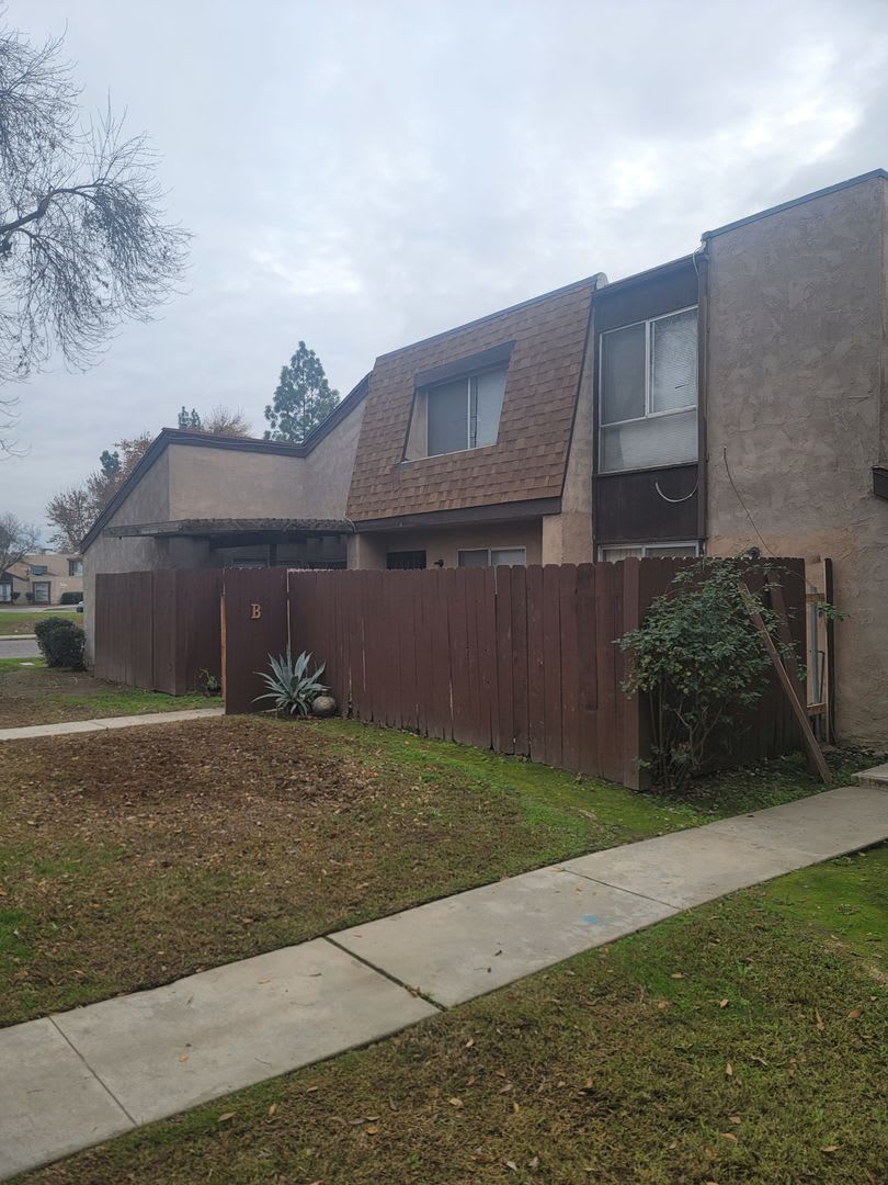 SW- condo 3bed-1.5bath – photo 1