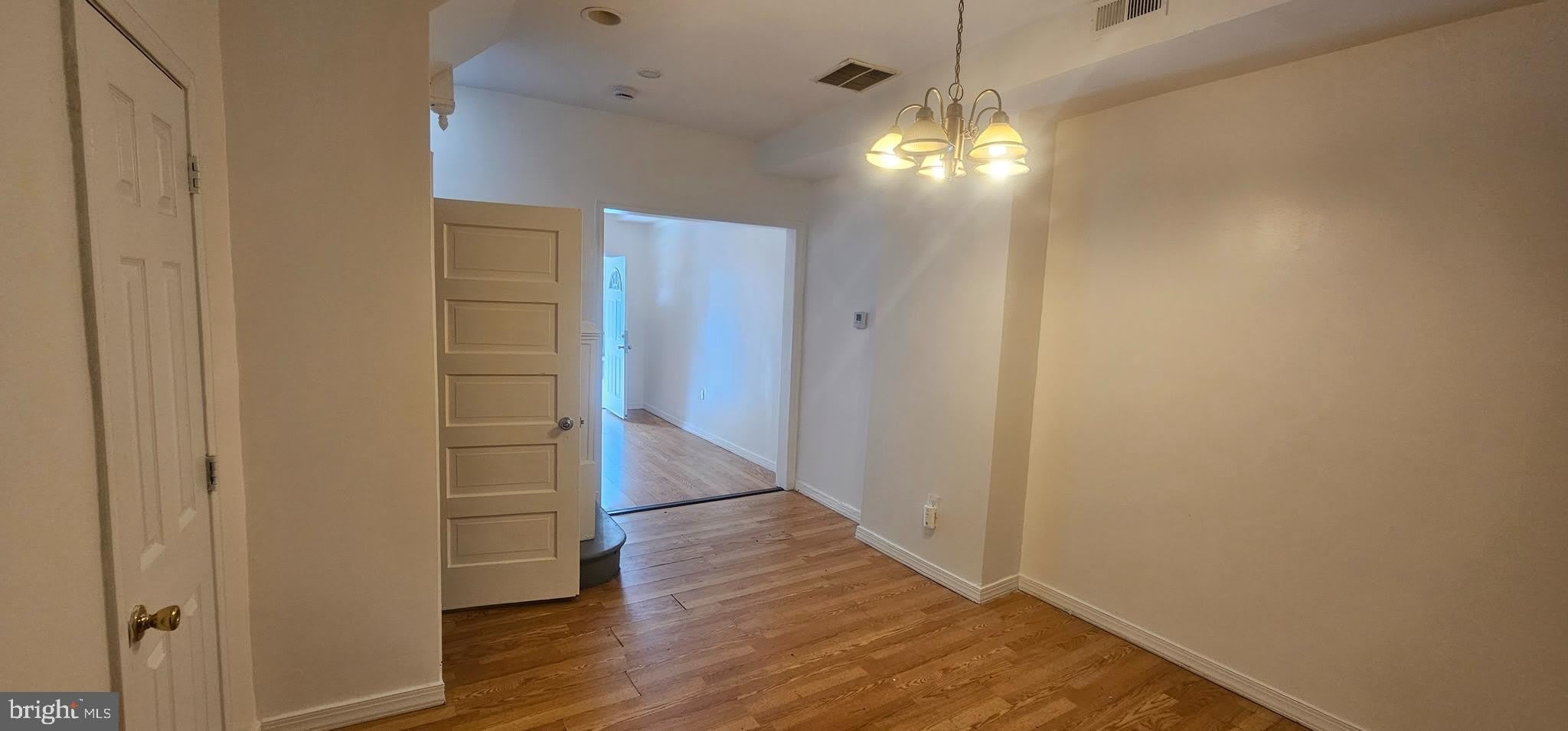 2548 OSWEGO Avenue – photo 4