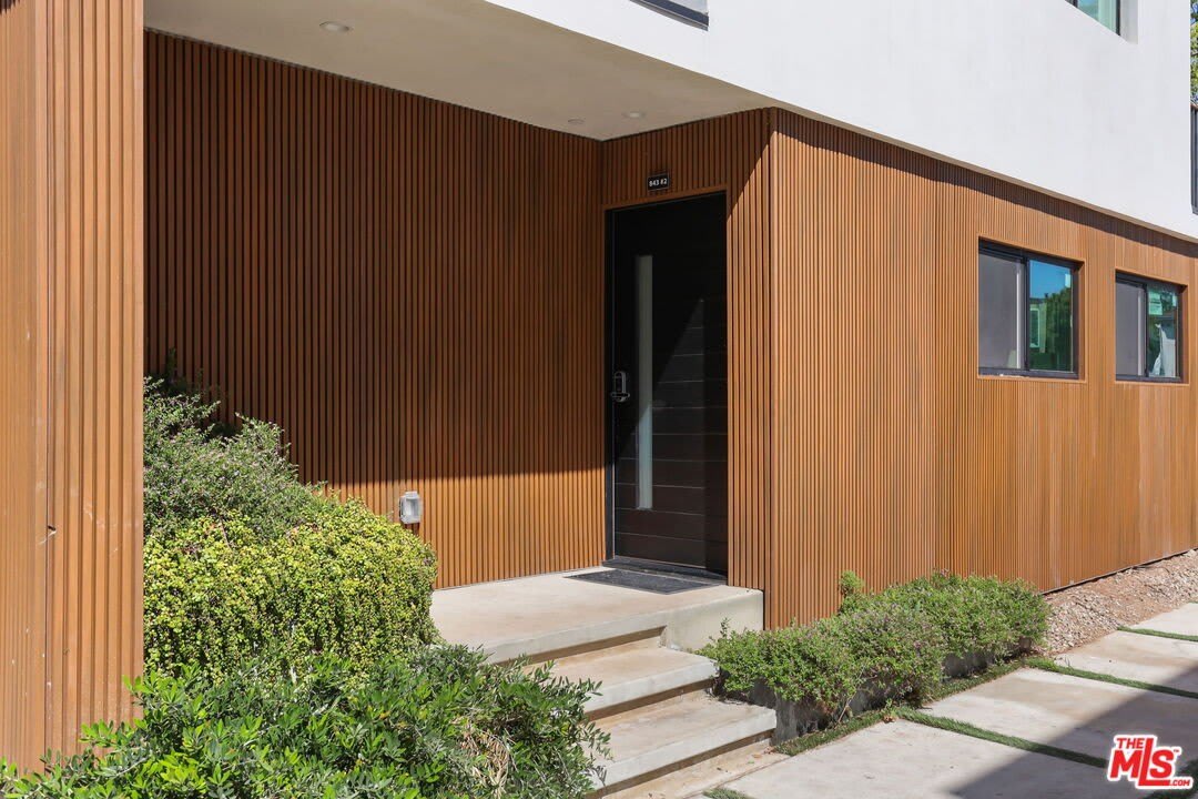621 1/2 N Mariposa Ave – photo 3