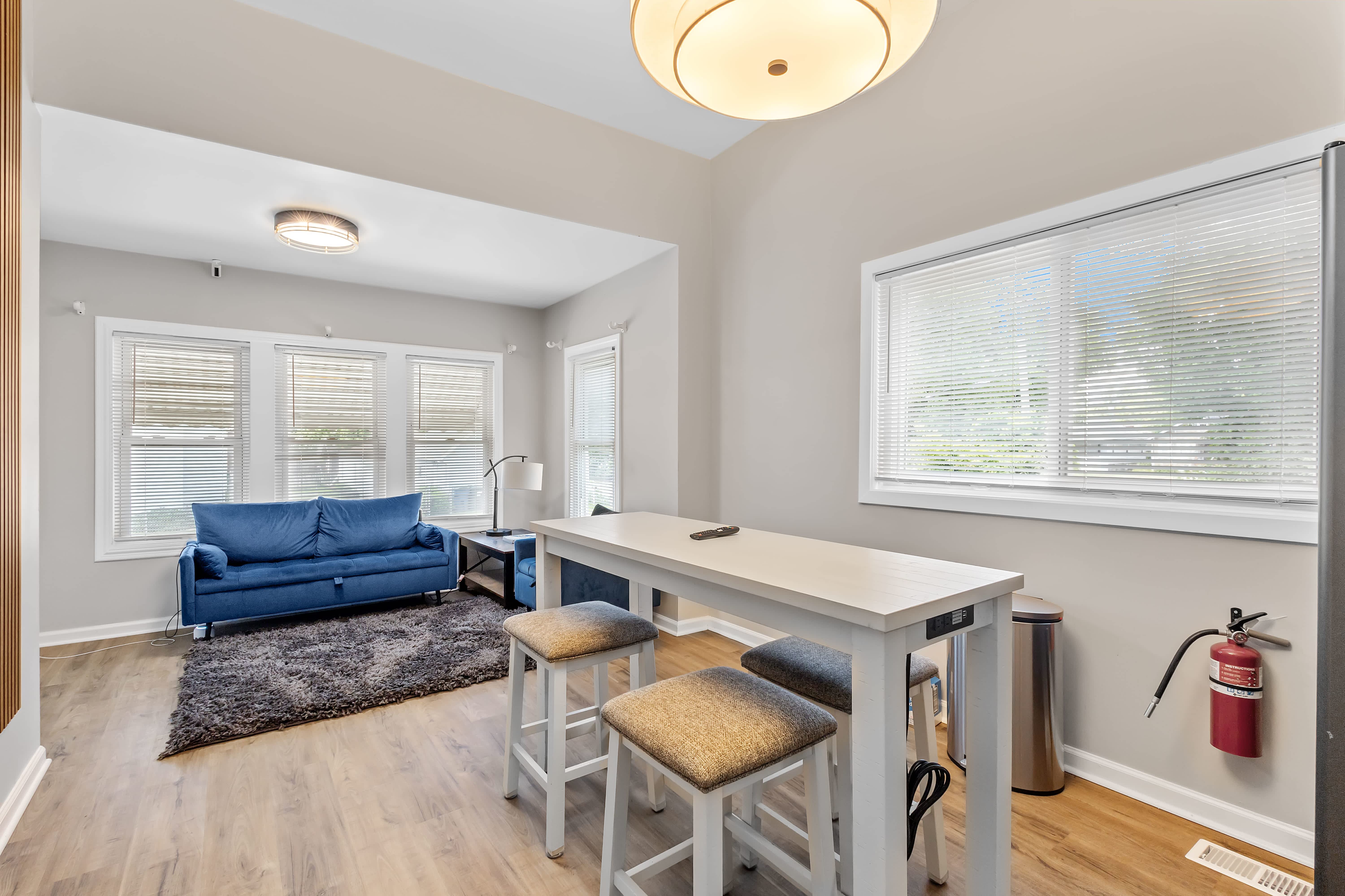 6039 Jackson Ave – photo 3