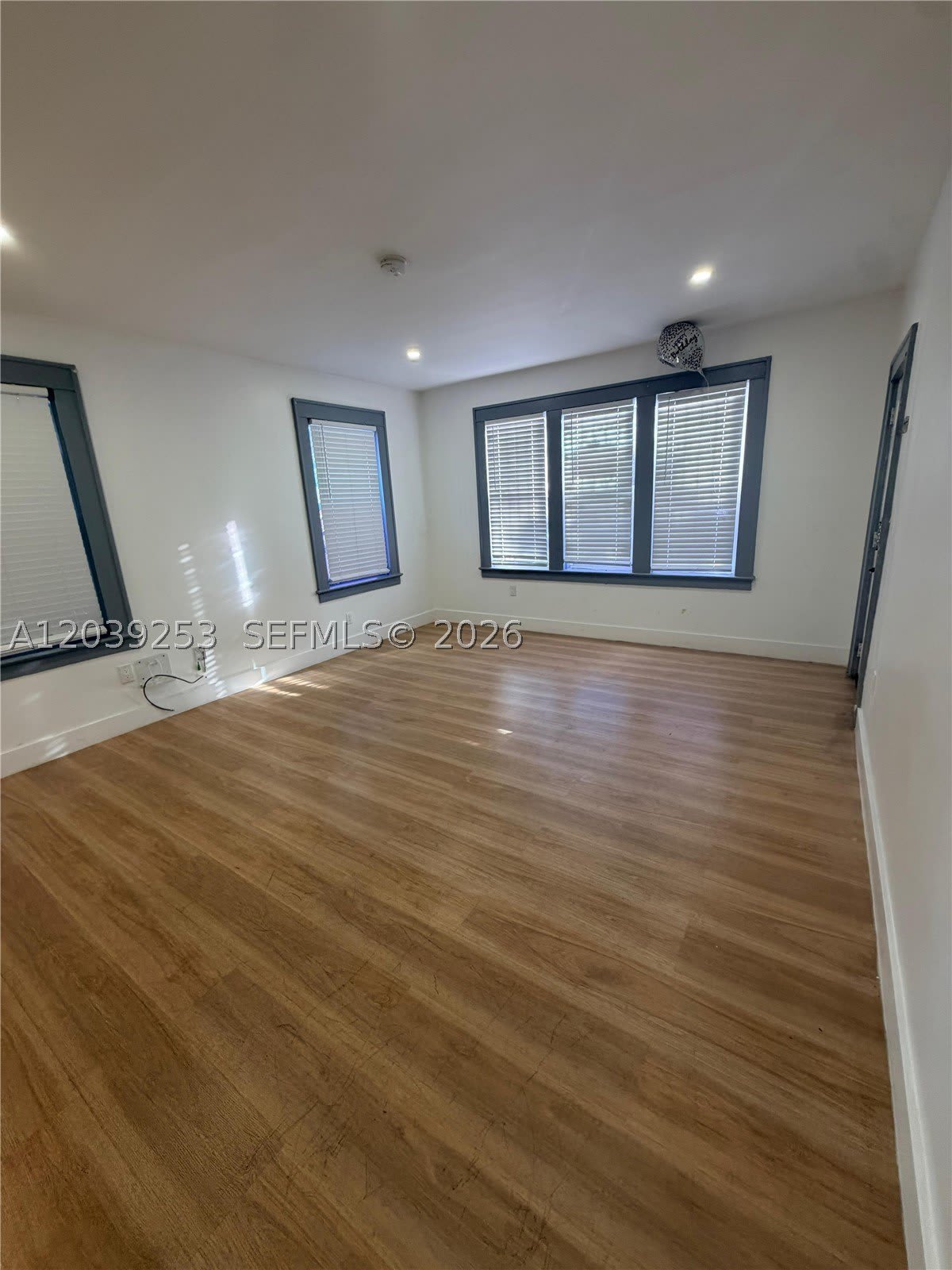 453 NW 25th Ct – photo 3