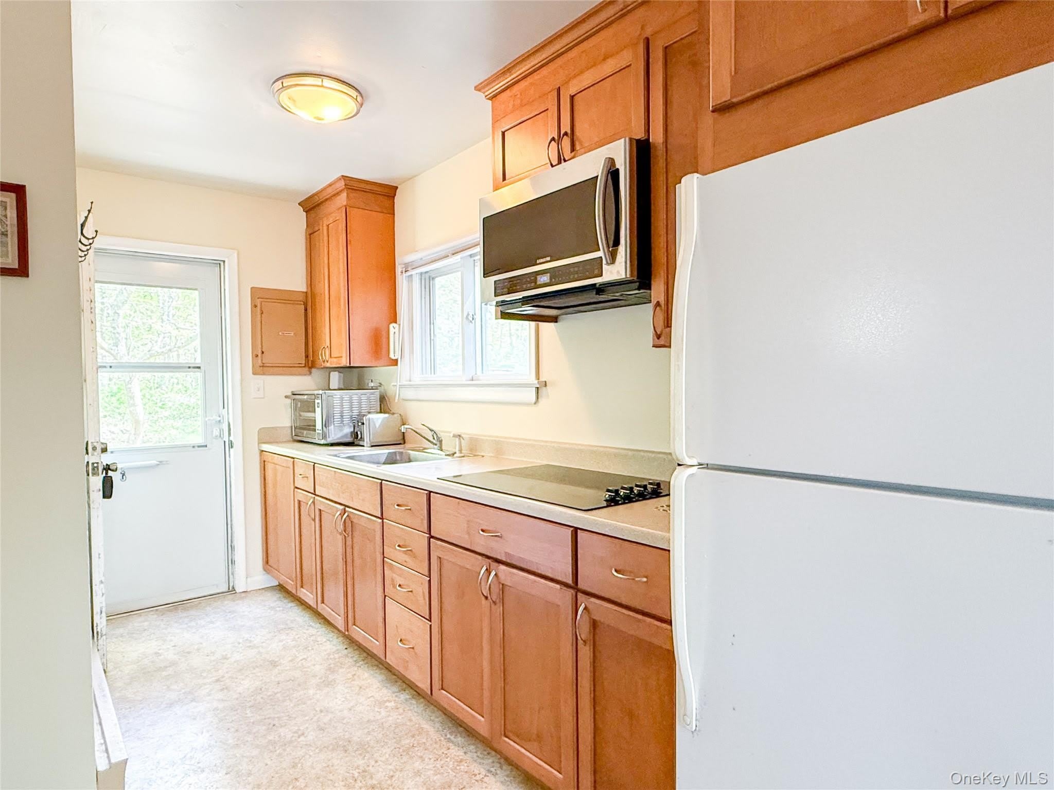 8515 Soundview Avenue – photo 5