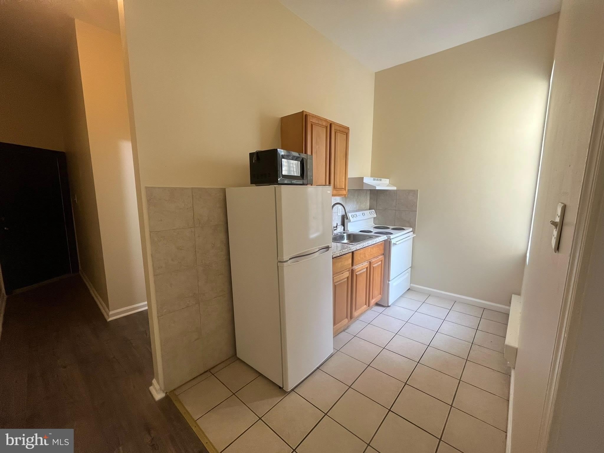 4061 POWELTON Avenue – photo 3
