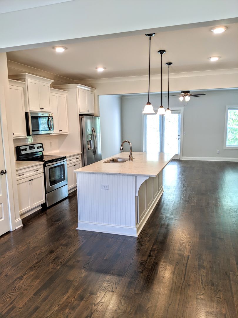 Beautiful, Spacious Townhome in Central Location – photo 4