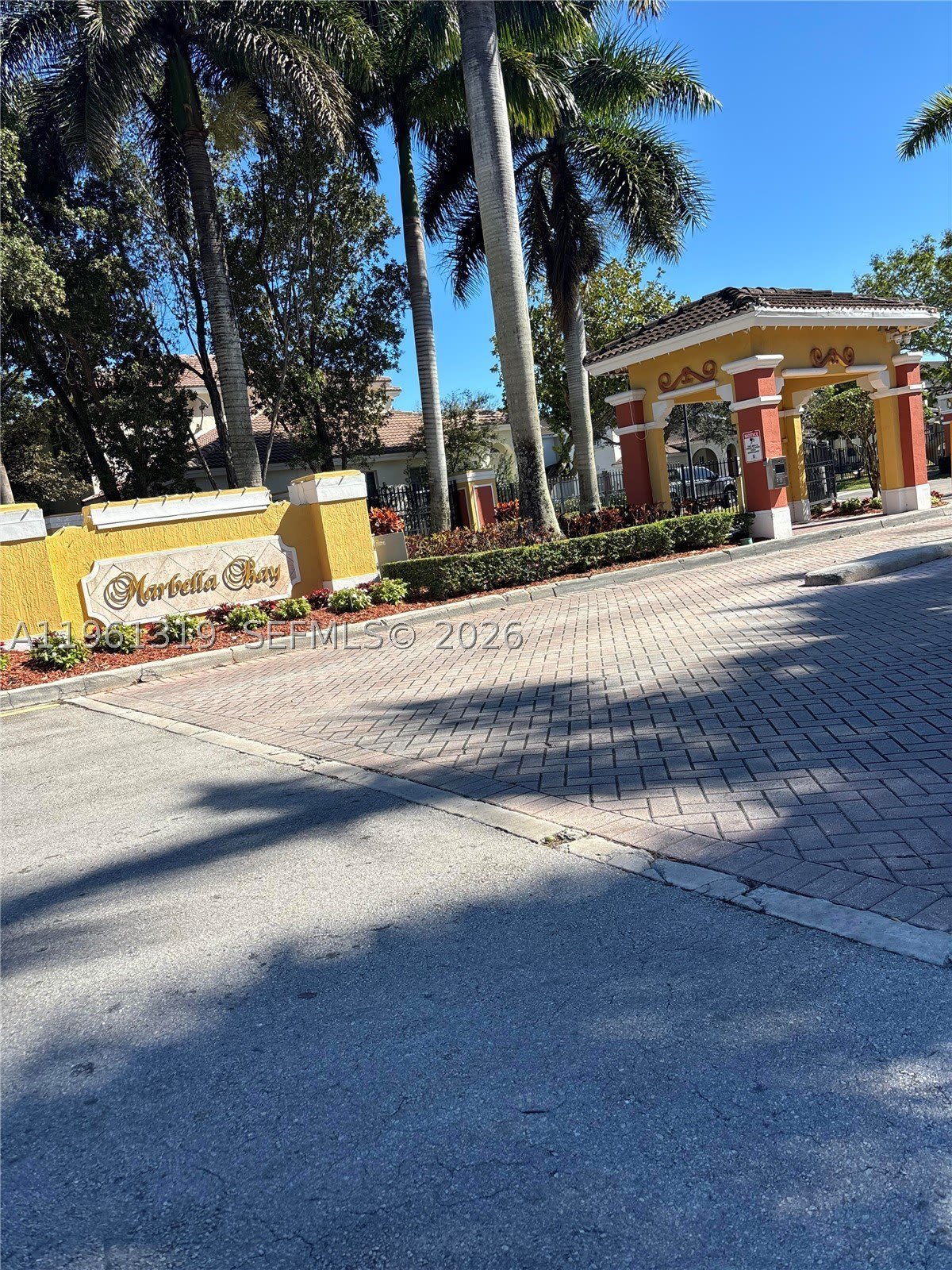 1044 NE 42nd Ter – photo 1