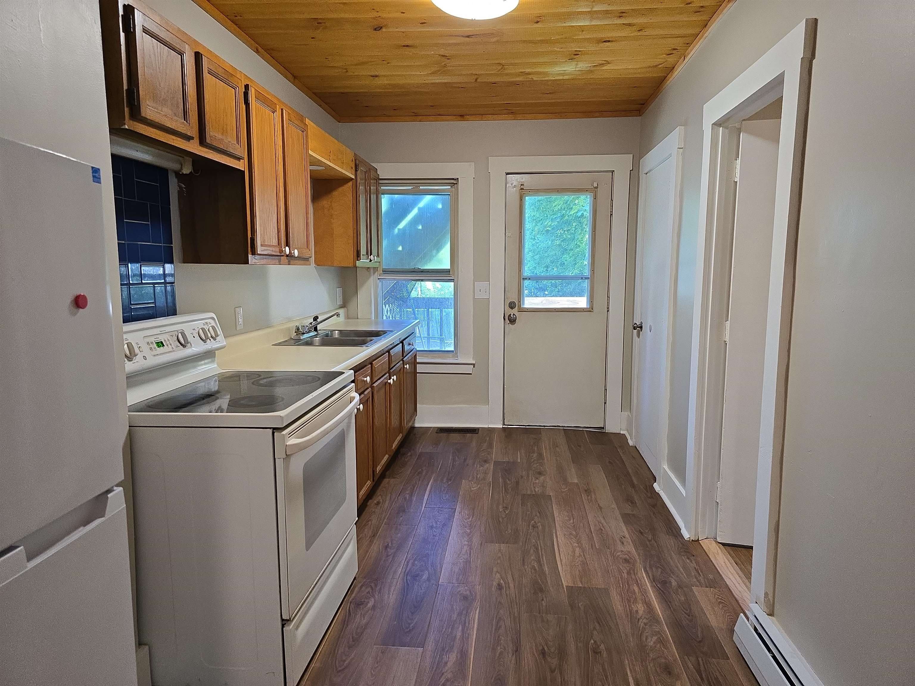 147 Laurel Street – photo 2