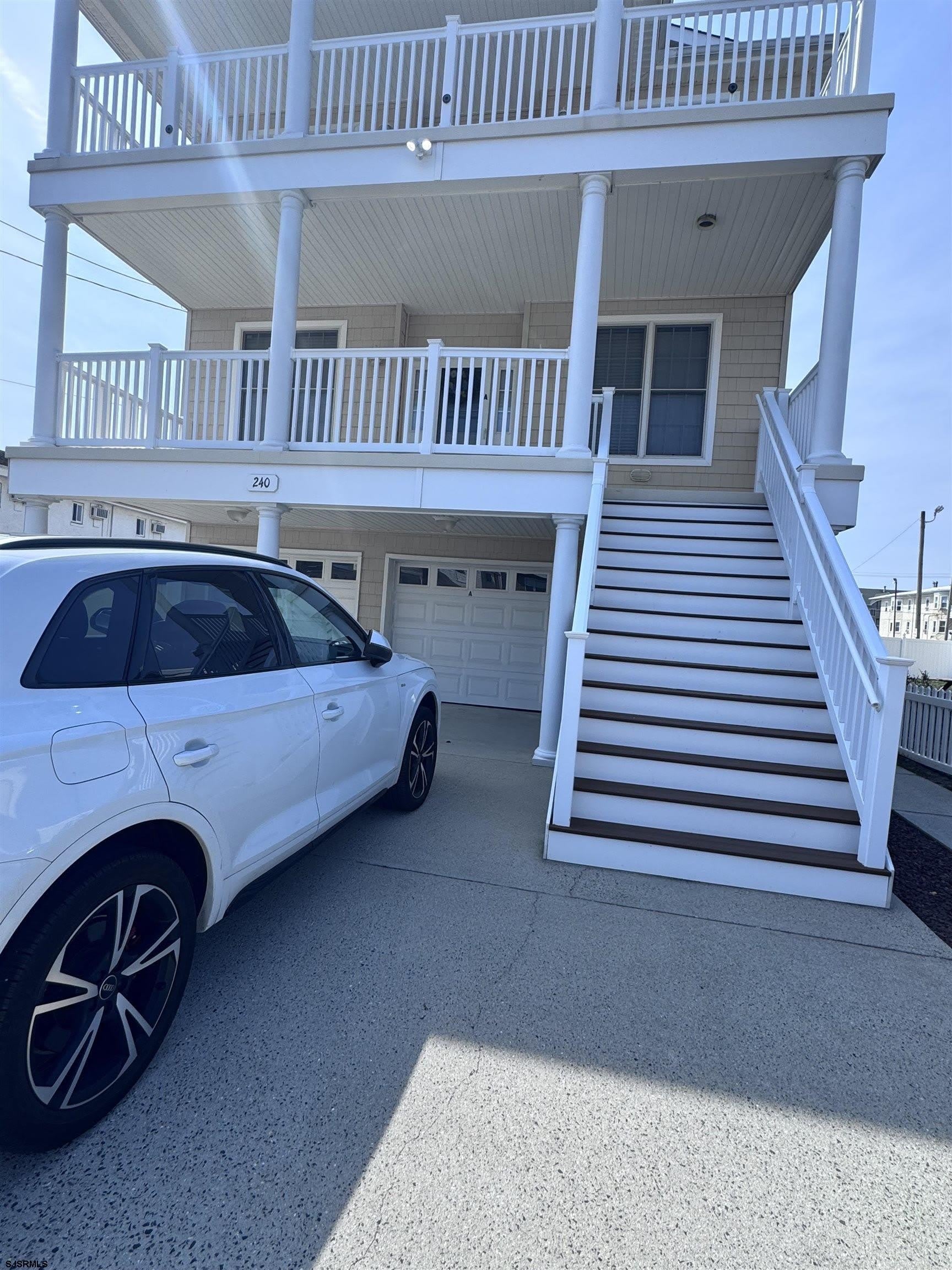 240 E Taylor Ave – photo 1