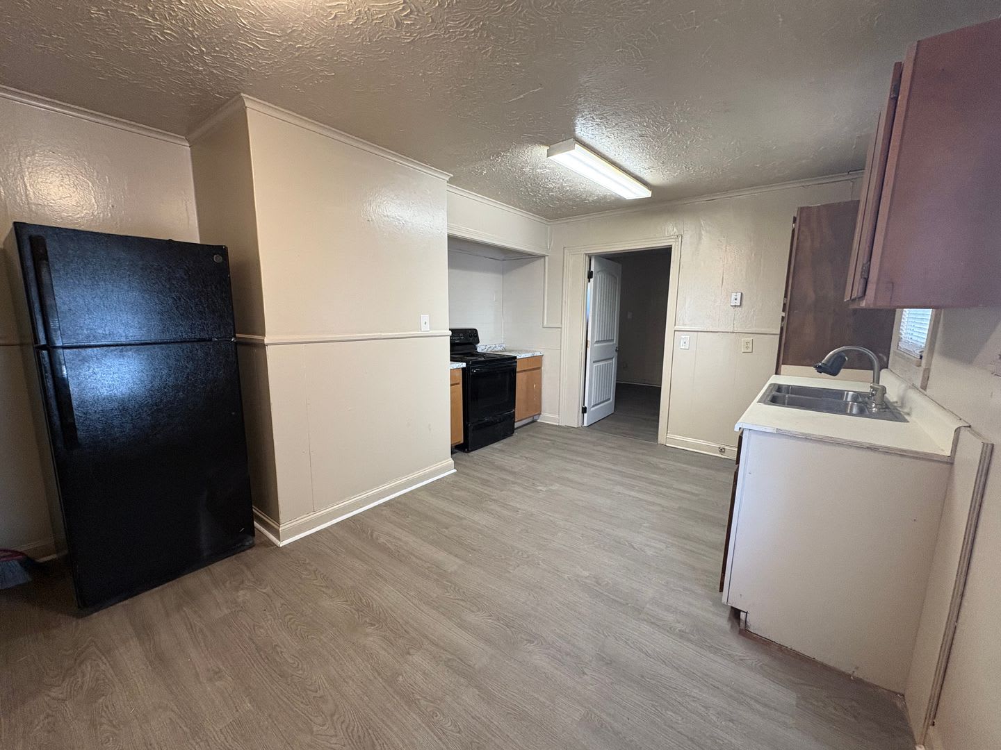 Nice 4 bedroom/1 bath house with Oven & Refrigerator! – photo 5