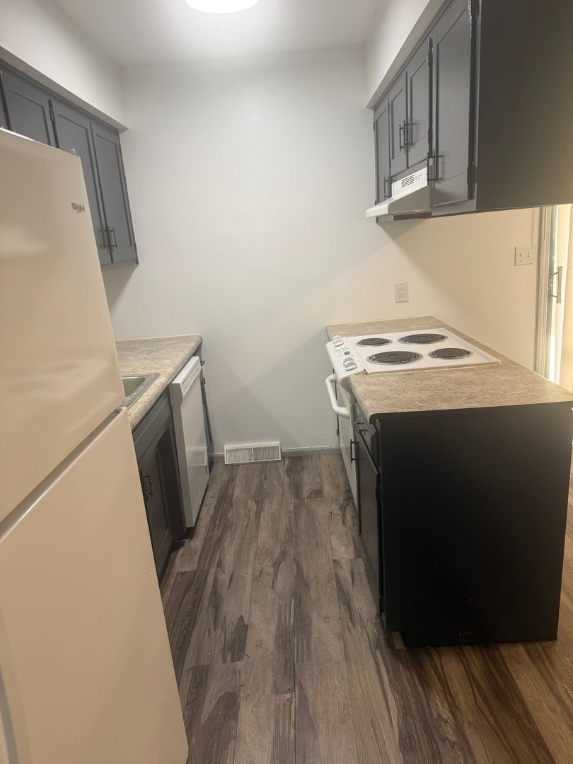 3BR Duplex with 1-Car Garage – photo 3