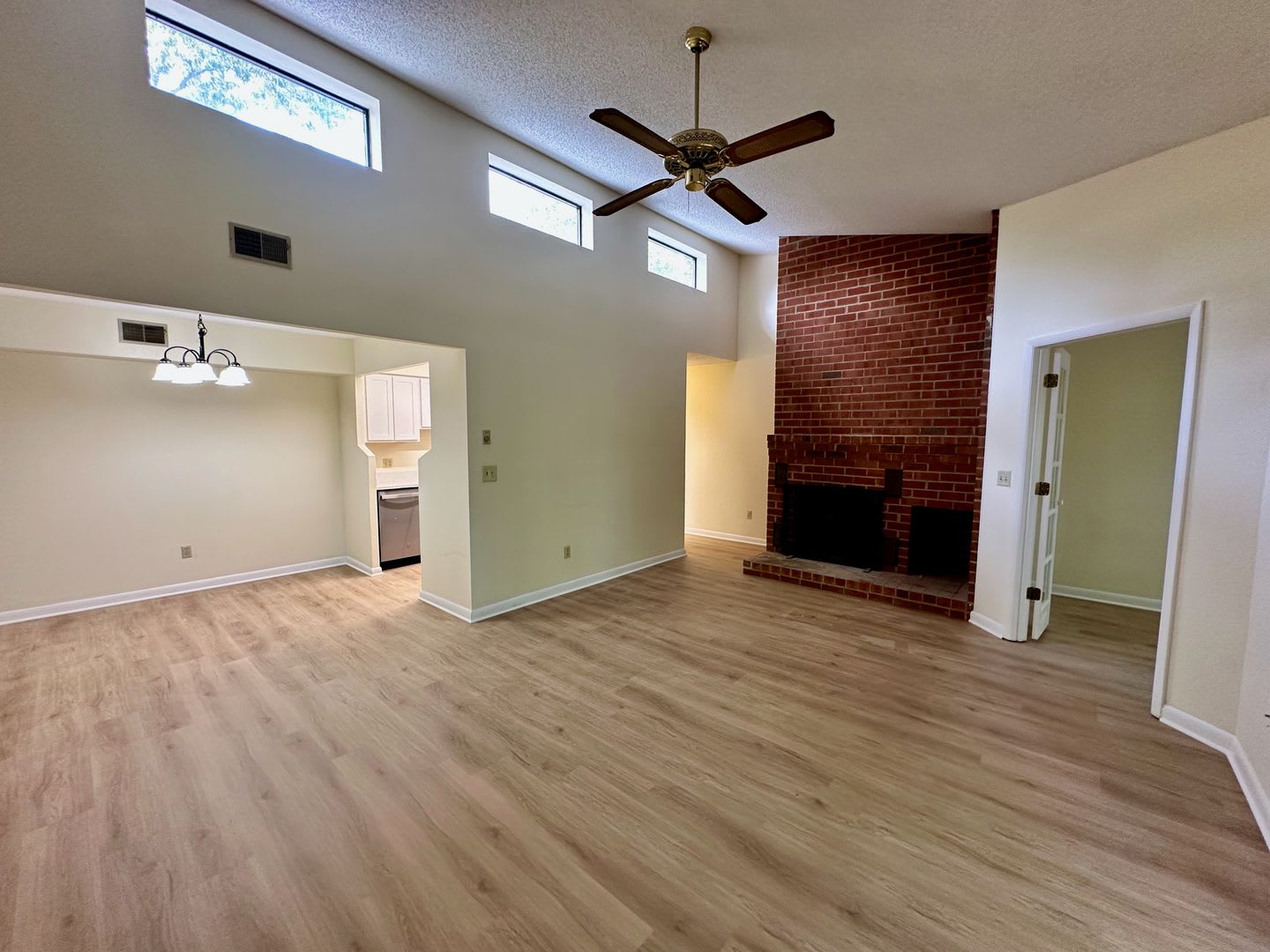 Fully Renovated Turtle Creek 2 Bed/2 Bath with Solarium – photo 3