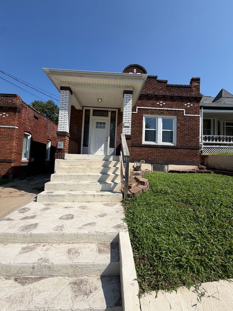 FOR RENT: 414 East 9th Street, Alton, IL 62002 – photo 1