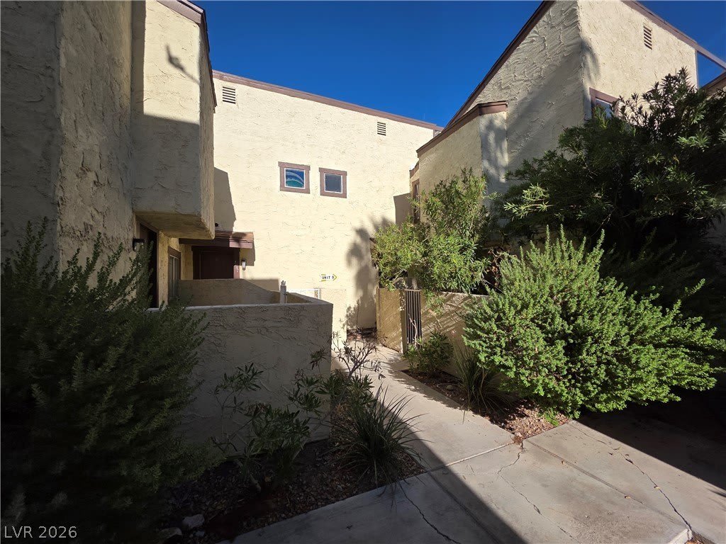 5049 Spencer Street – photo 5
