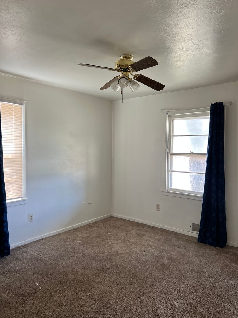 Spacious 2 Bedroom With A Fire Place – photo 4