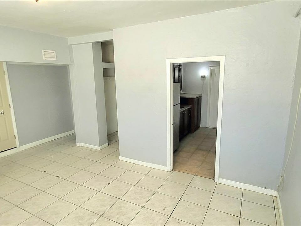 4419 Northwest 17th Avenue – photo 1